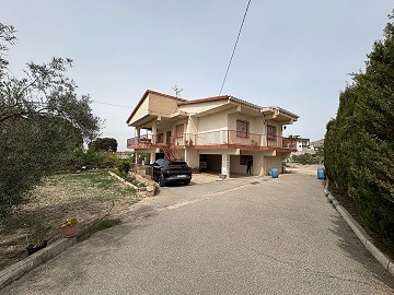 Big country home in Salinetas, Petrer