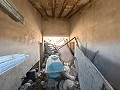 Ruiné à Pinoso avec suffisamment de terrain pour construire une nouvelle propriété in Pinoso Villas
