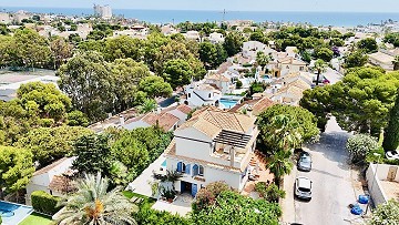 5 bedroom Villa in La Zenia