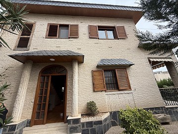 Preciosa villa de 4 dormitorios y 2 baños en una de las zonas más prestigiosas de Elda.