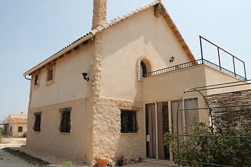 Lovely Authentic 4 Bed 2 Bath Spanish Finca with Guest House in Pinoso.