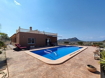 Magnífica villa de 4 dormitorios con piscina y vistas inmejorables en Fortuna.