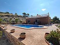 Magnífica villa de 4 dormitorios con piscina y vistas inmejorables en Fortuna. in Pinoso Villas