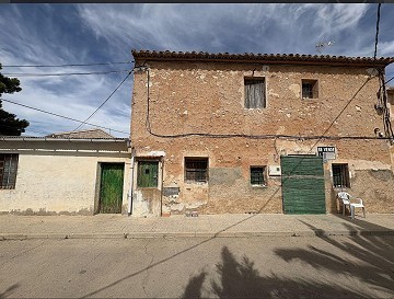 Amplia casa con garaje y gran parcela: Una casa con grandes posibilidades