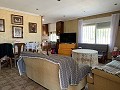 Villa met 4 slaapkamers en 2 badkamers, groot perceel met ruimte voor zwembad, stallen of bedrijf in Pinoso Villas