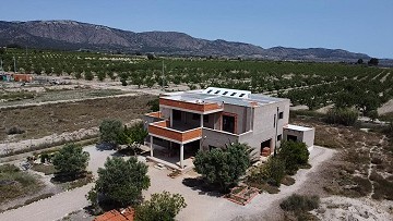 Fabulosa villa de nueva construcción de 7 dormitorios y 4 baños terminada al 70% en venta en Salinas. y ahora rebajado de 279.995 €