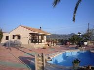 Beautiful villa with swimming pool in Pinoso Villas