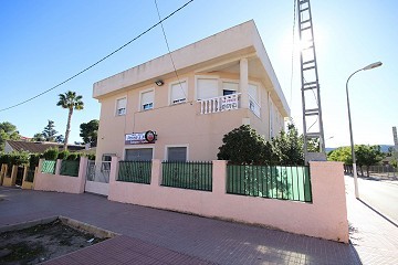 Massive Town House with business opportunity in Monovar