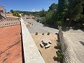 Großes Landhaus mit Marmorgeschäft und Weinplantage in Pinoso Villas