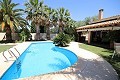 Chalet Aislado con piscina y jardín in Pinoso Villas