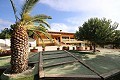 Gran chalet independiente con piscina cerca del pueblo en Elda-Petrer in Pinoso Villas