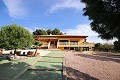 Grande villa individuelle avec piscine proche de la ville à Elda-Petrer in Pinoso Villas