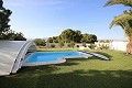 Grote vrijstaande villa met zwembad dicht bij de stad in Elda-Petrer in Pinoso Villas