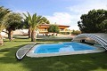 Grande villa individuelle avec piscine proche de la ville à Elda-Petrer in Pinoso Villas