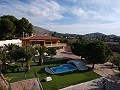 Grande villa individuelle avec piscine proche de la ville à Elda-Petrer in Pinoso Villas