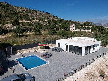 Mooie moderne vrijstaande villa met uitzicht in Aspe