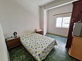 Apartamento de 2 habitaciones y local para modernizar in Pinoso Villas