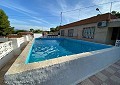 Villa met 4 slaapkamers in Sax met zwembad en garage in Pinoso Villas