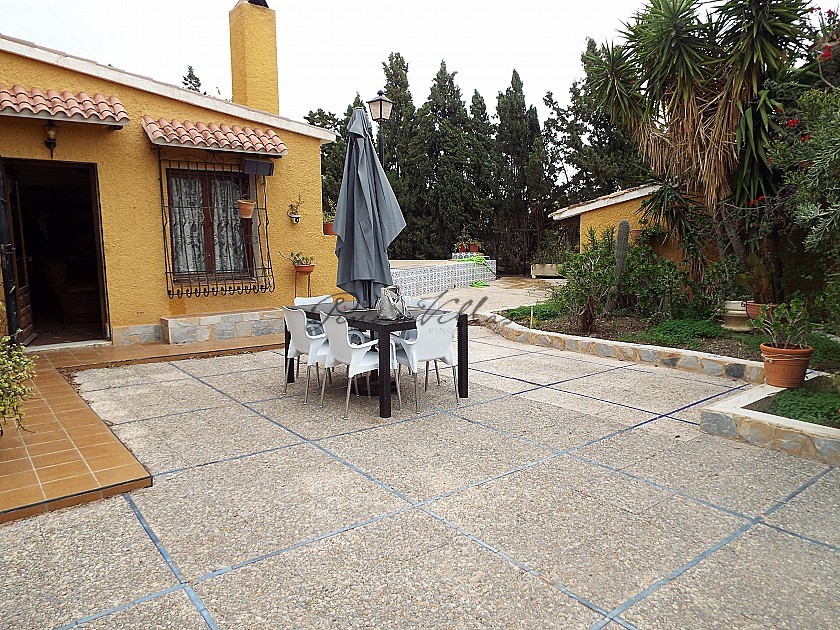 Beautiful 5 Bed Villa, Large Pool & Seperate Guest House in Pinoso Villas