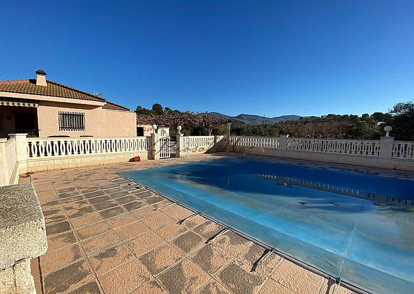 4 Bedroom Villa with Superb Pool close to Town in Pinoso Villas