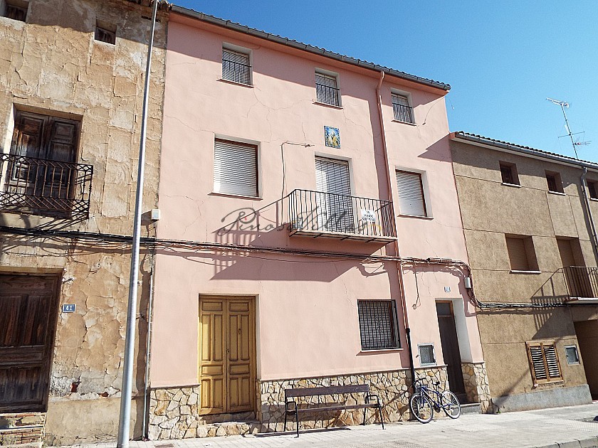Townhouse with 5 bedrooms and private Garden in Pinoso Villas