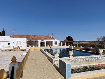 Villa individuelle à Yecla avec piscine et garage