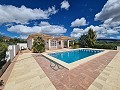 Hermosa villa de 4 dormitorios y 3 baños con piscina in Pinoso Villas