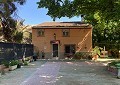 200 Jahre altes Landhaus aus massivem Stein in Pinoso Villas