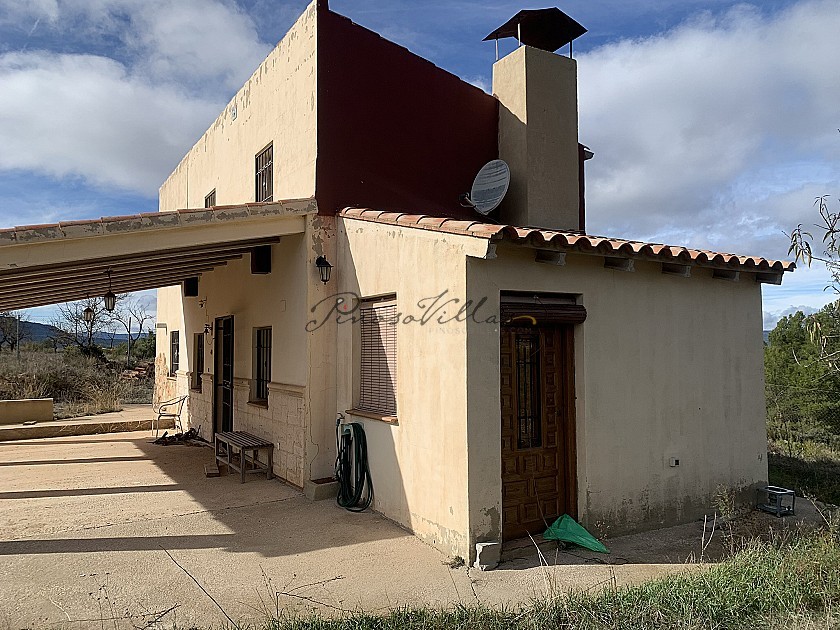 3 Bed Villa with 11 Acres of land in Pinoso Villas