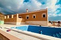Villa de 3 dormitorios y 2 baños con piscina y garaje in Pinoso Villas