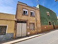 Maison divisée en 2 appartements - a besoin de réparations structurelles ou de reconstruction in Pinoso Villas