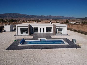 Villa moderne de nouvelle construction à Pinoso avec piscine et terrain inclus