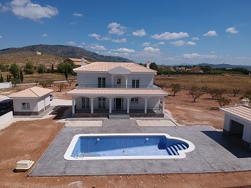 New build villa 195m2 with pool and plot