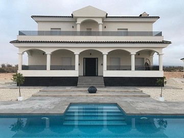 Absolut atemberaubende Villa mit Gästehaus und Pool