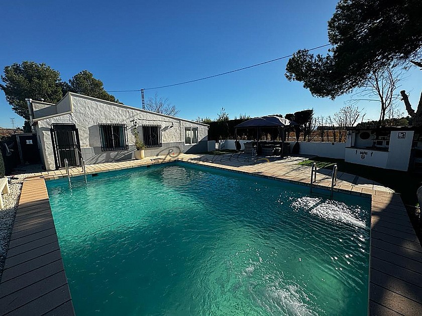 Villa with Guest annex and swimming pool in Villena in Pinoso Villas