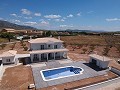 Nieuwbouw villa 195m2 met zwembad en perceel in Pinoso Villas