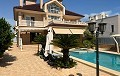Geräumige Villa 100 m vom Meer entfernt, 5 Schlafzimmer, 4 Badezimmer in Pinoso Villas