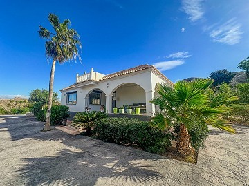 Stunning modern villa in L'Alcoraia 18 minutes to the beach