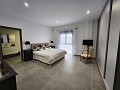 Villa presque neuve de 3/4 chambres avec piscine, garage double et rangement in Pinoso Villas