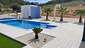 Fast neue 3/4-Schlafzimmer-Villa mit Pool, Doppelgarage und Abstellraum in Pinoso Villas