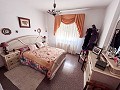 Ruime villa met 7 slaapkamers en zwembad in Onil in Pinoso Villas