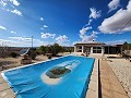 Grande villa spacieuse de 2 chambres avec piscine et véranda in Pinoso Villas
