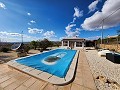 Amplia y espaciosa villa de 2 dormitorios con piscina y solárium. in Pinoso Villas