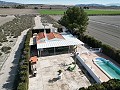 Jolie maison de 2 chambres avec piscine, eau de ville et énergie solaire in Pinoso Villas