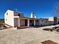 Landhaus mit 5 Schlafzimmern und 1 Bad in Caudete in Pinoso Villas