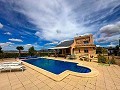 Increíble villa de 2 plantas con piscina en Pinoso in Pinoso Villas