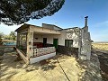 Preciosa casa de campo para reformar con piscina en Yecla in Pinoso Villas