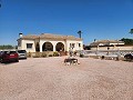 Villa de 3 dormitorios y 2 baños en Catral con piscina y acceso asfaltado in Pinoso Villas