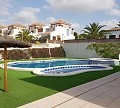 Villa urbana de 3 dormitorios a poca distancia de Monovar con piscina comunitaria y pistas de pádel in Pinoso Villas