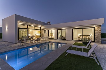 Modernas villas independientes con piscina privada, 3 dormitorios y 2 baños en parcela de 550 m2